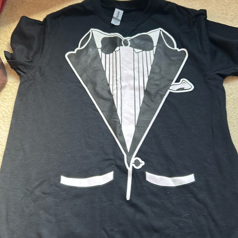 NWOT Gildan  T shirt